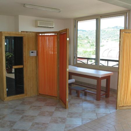 Hotel President Vasto Luaran gambar