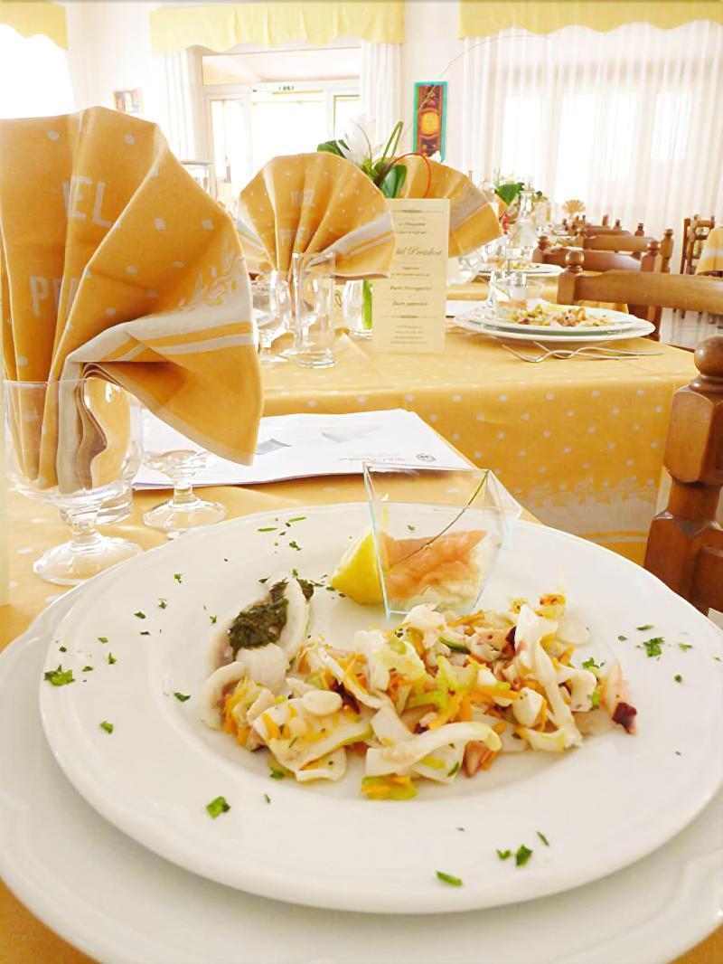 Hotel President Vasto Luaran gambar