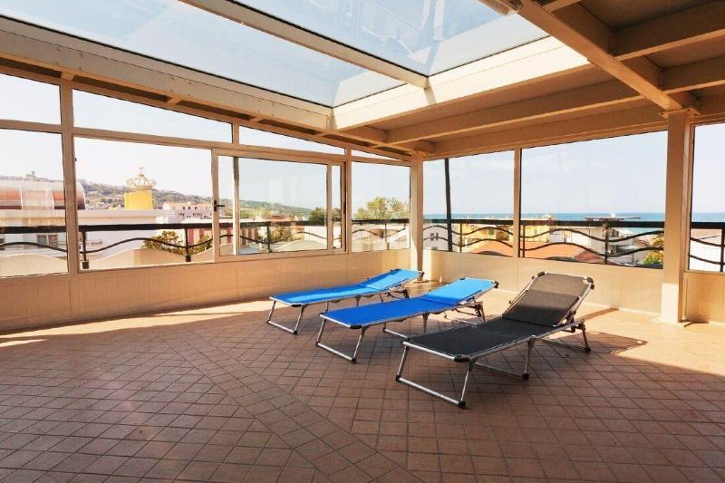 Hotel President Vasto Luaran gambar