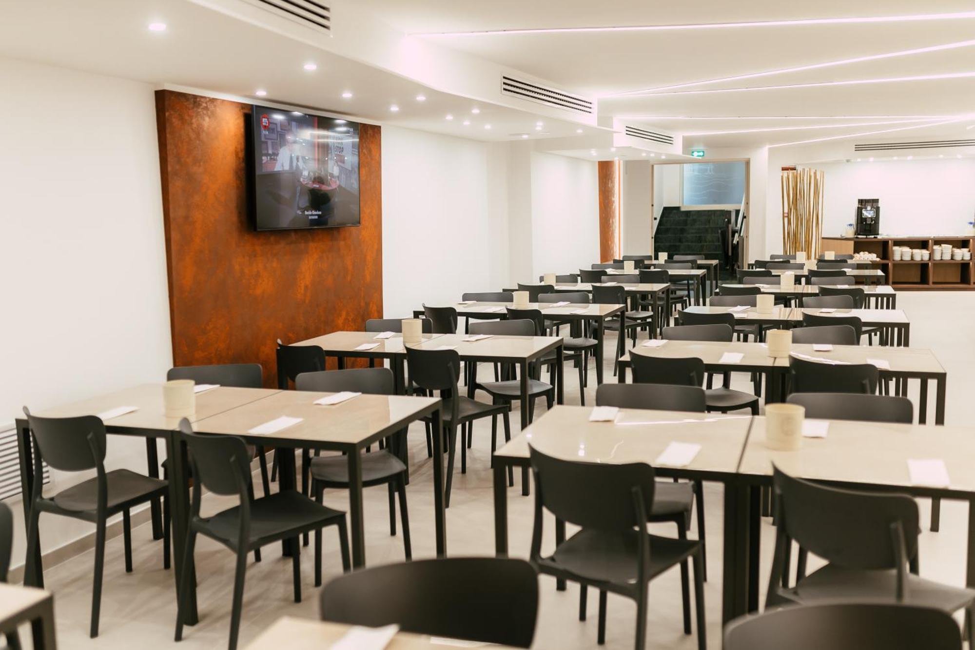 Hotel President Vasto Luaran gambar