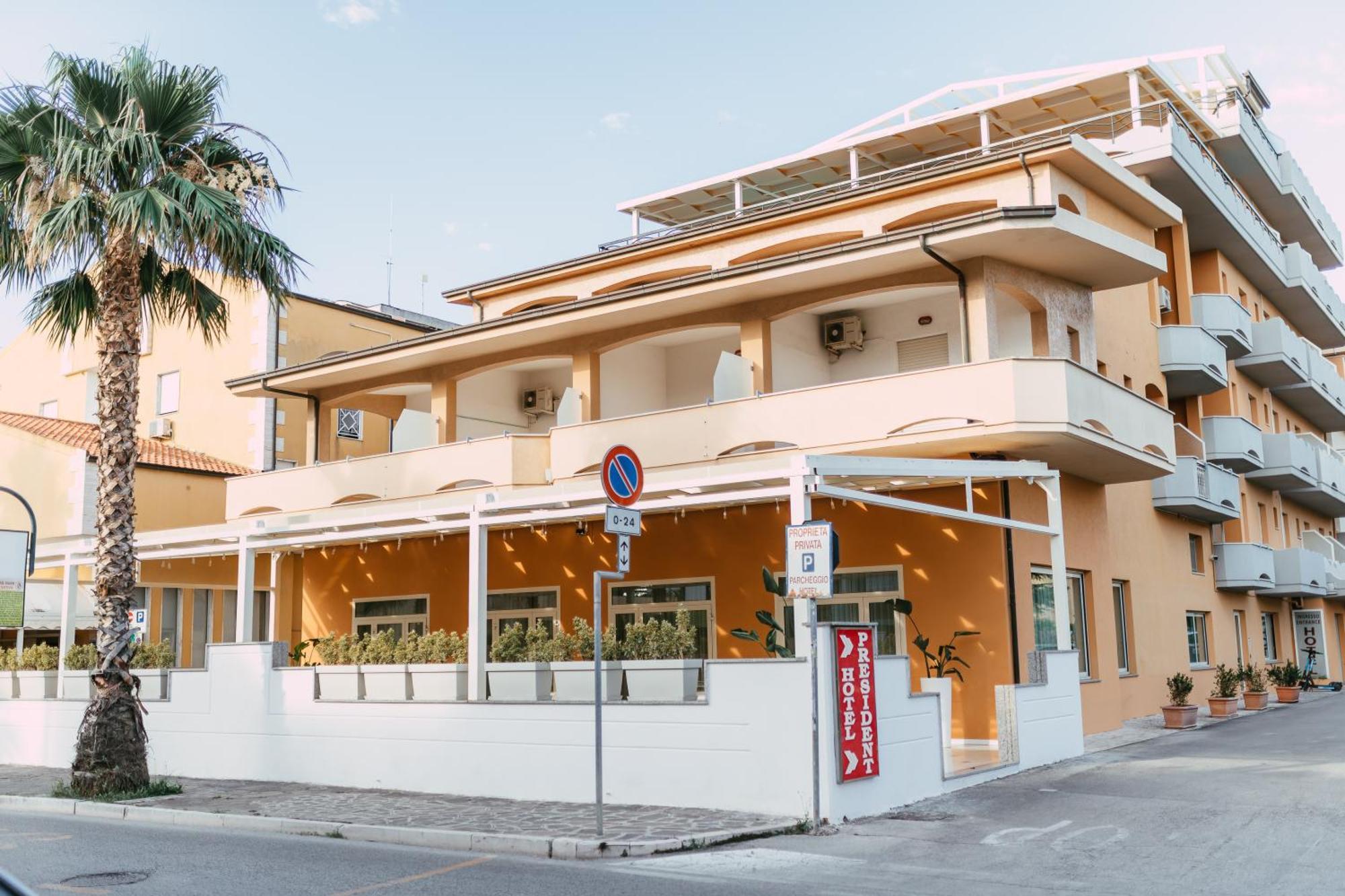 Hotel President Vasto Luaran gambar