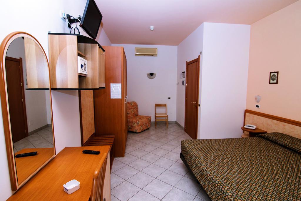 Hotel President Vasto Luaran gambar