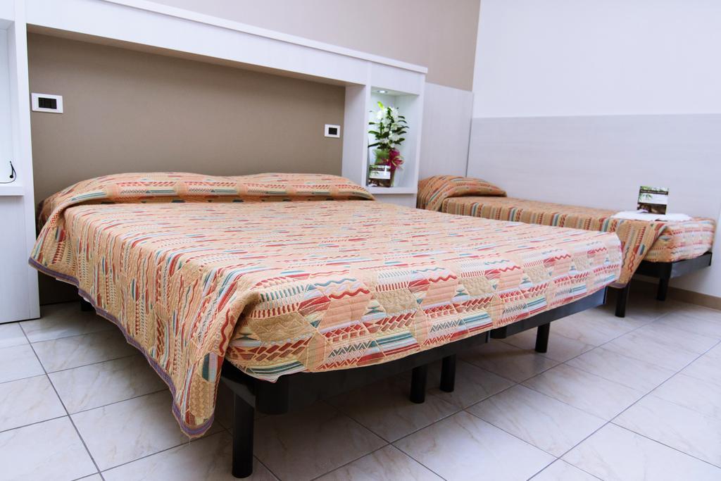 Hotel President Vasto Luaran gambar